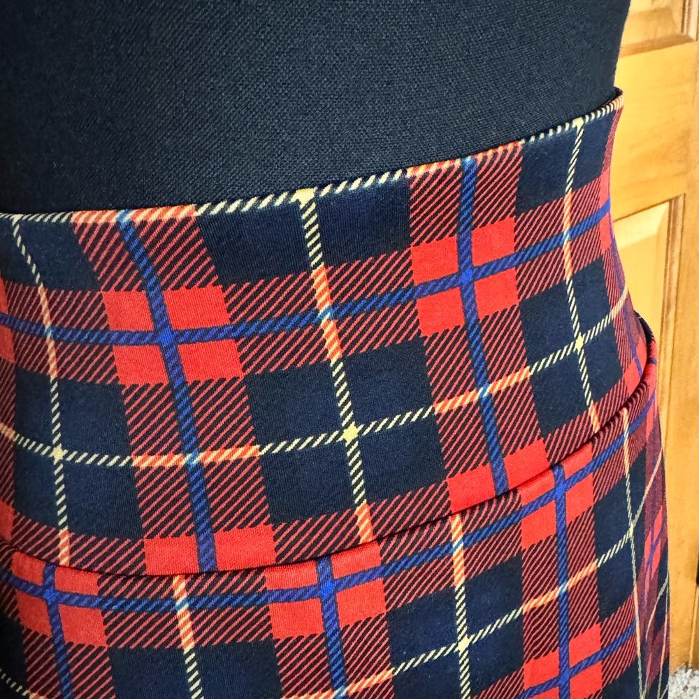 City Chic Plaid Stretchy Pencil Skirt. Knee Length. Size M/16, Red/Multi Plaid - Picture 4 of 8